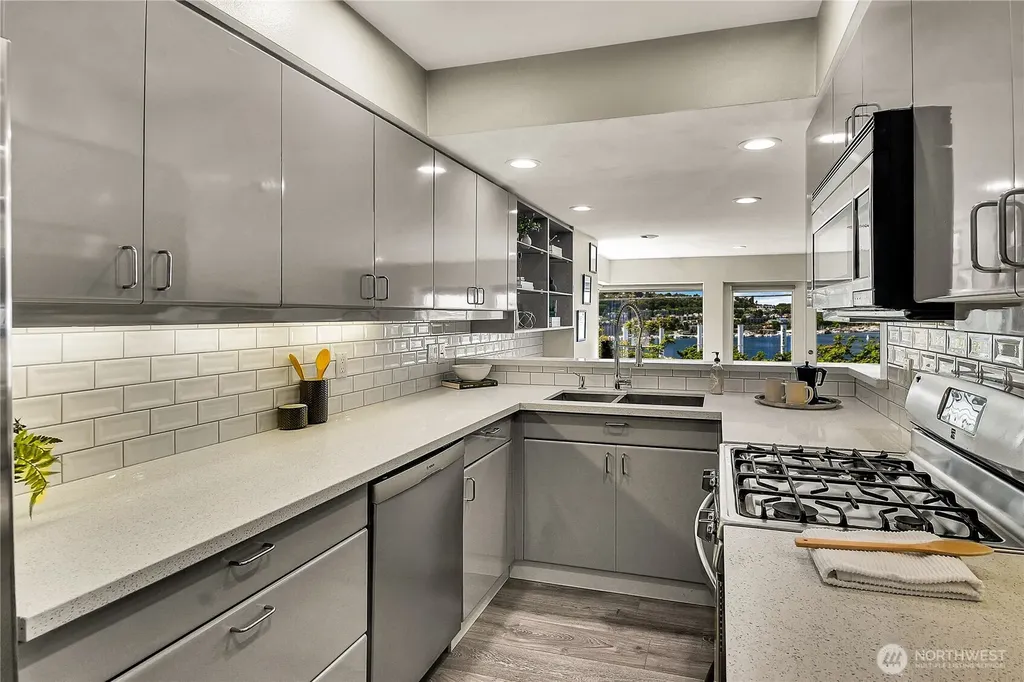 1202 Lakeview Boulevard E Seattle WA 98102