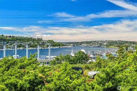 1202 Lakeview Boulevard E Seattle WA 98102
