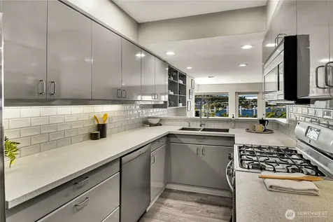 1202 Lakeview Boulevard E Seattle WA 98102