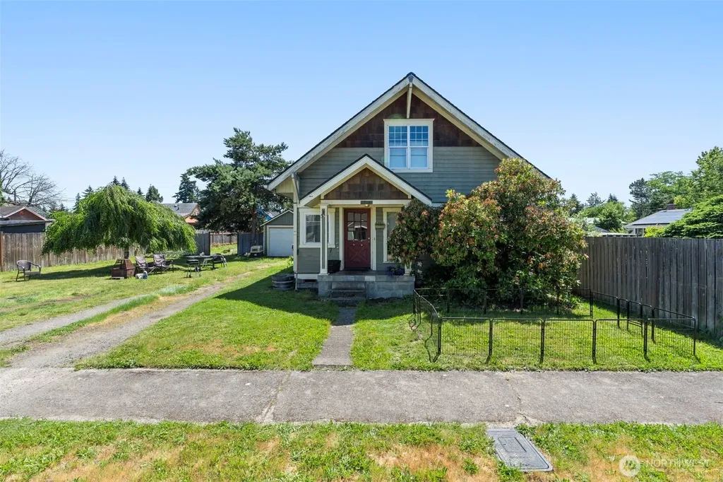 1208 W Pear Street Centralia WA 98531