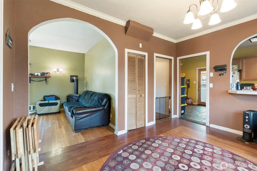 1208 W Pear Street Centralia WA 98531