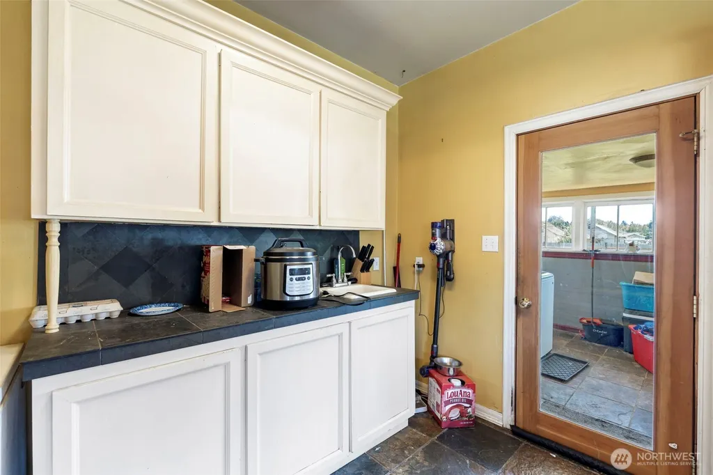 1208 W Pear Street Centralia WA 98531