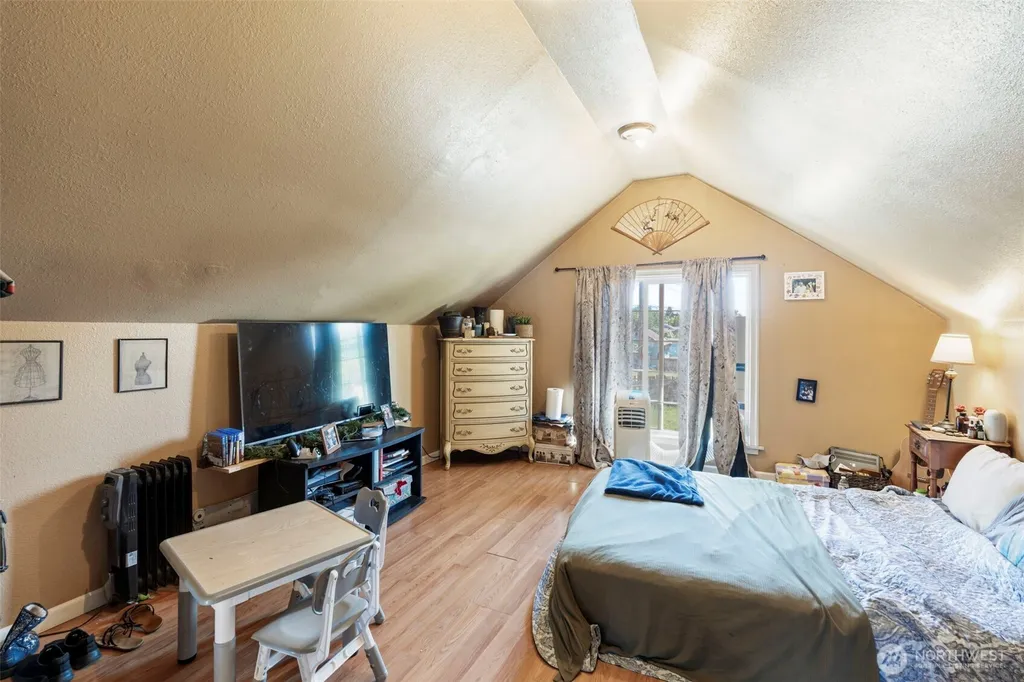 1208 W Pear Street Centralia WA 98531