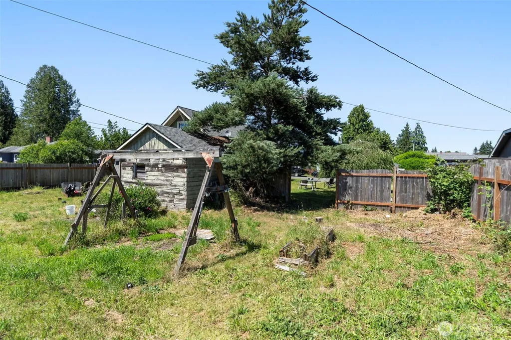 1208 W Pear Street Centralia WA 98531
