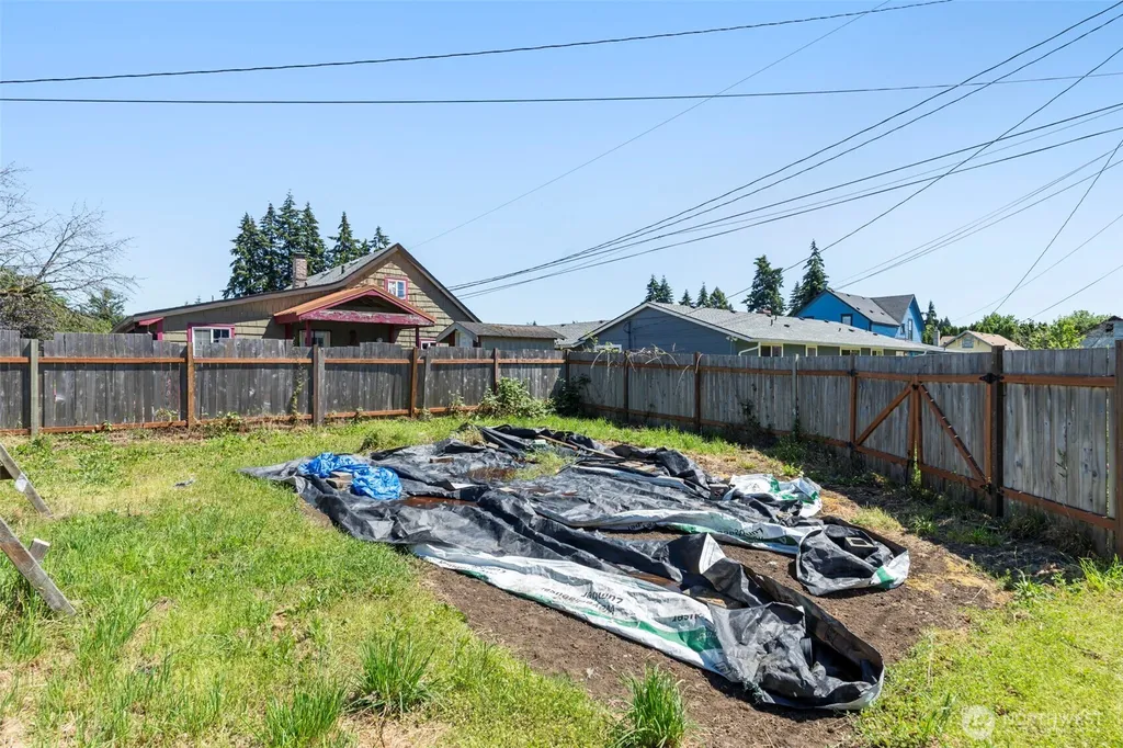 1208 W Pear Street Centralia WA 98531