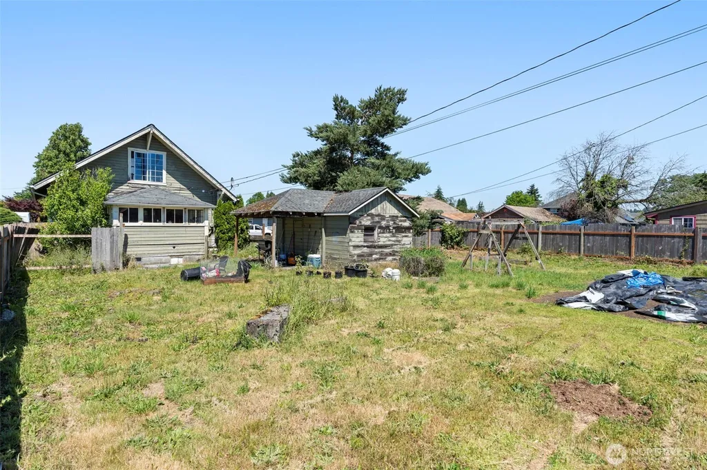 1208 W Pear Street Centralia WA 98531