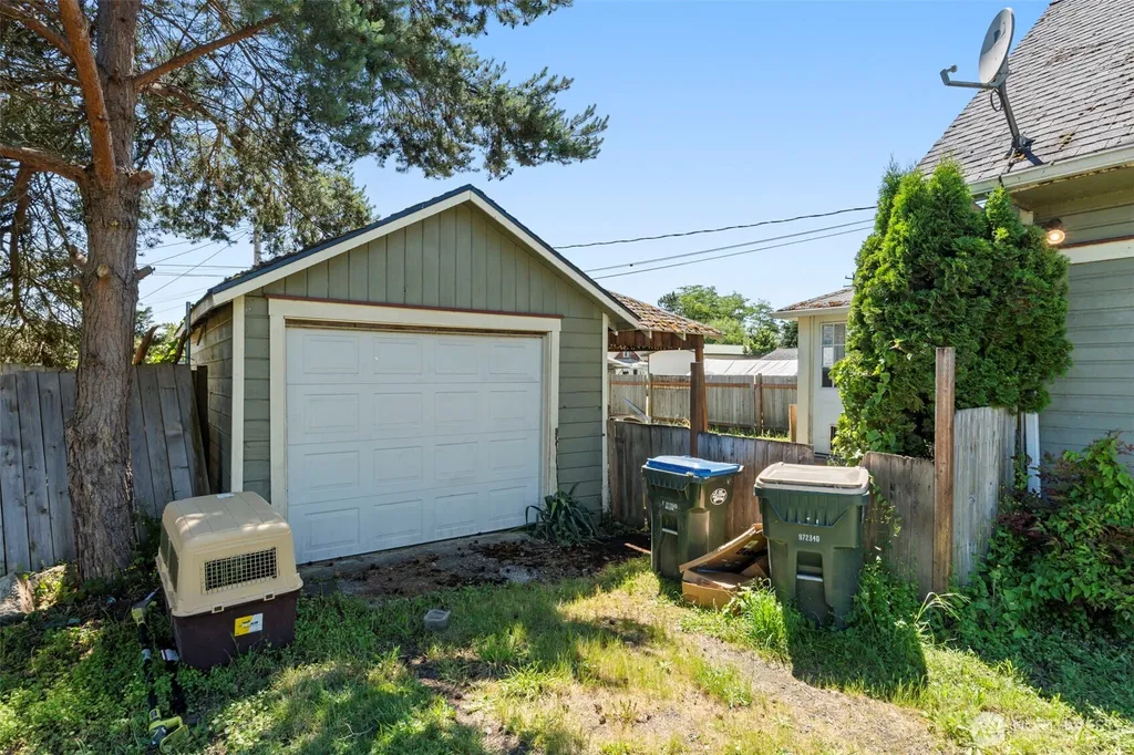 1208 W Pear Street Centralia WA 98531