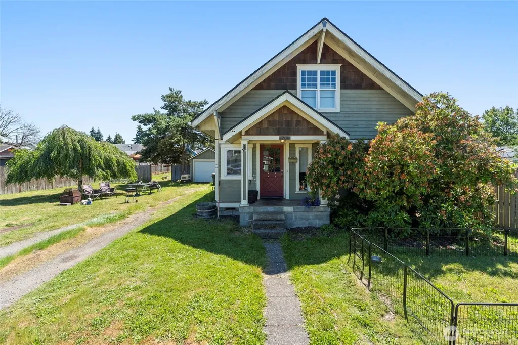 1208 W Pear Street Centralia WA 98531