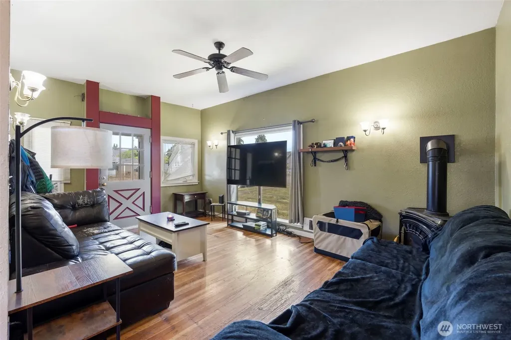 1208 W Pear Street Centralia WA 98531