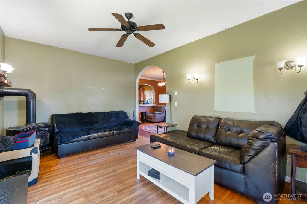 1208 W Pear Street Centralia WA 98531