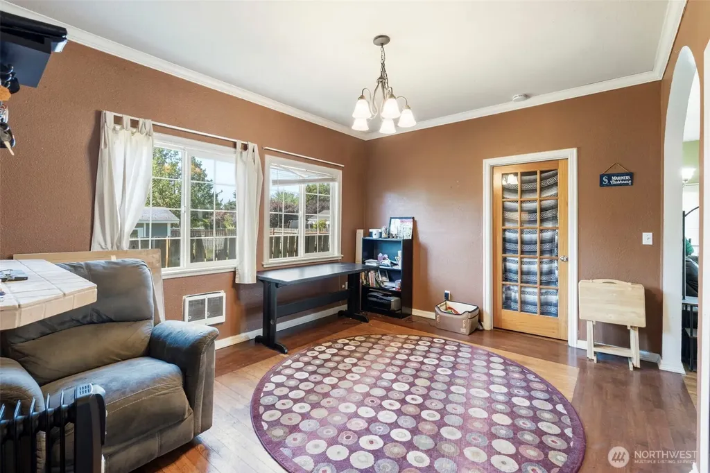 1208 W Pear Street Centralia WA 98531