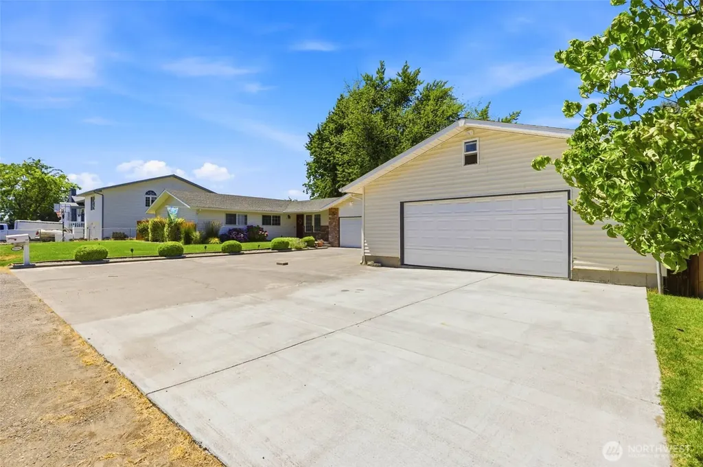 2220 Road 92 Pasco WA 99301