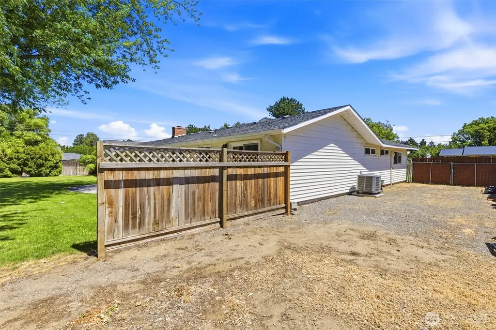 2220 Road 92 Pasco WA 99301