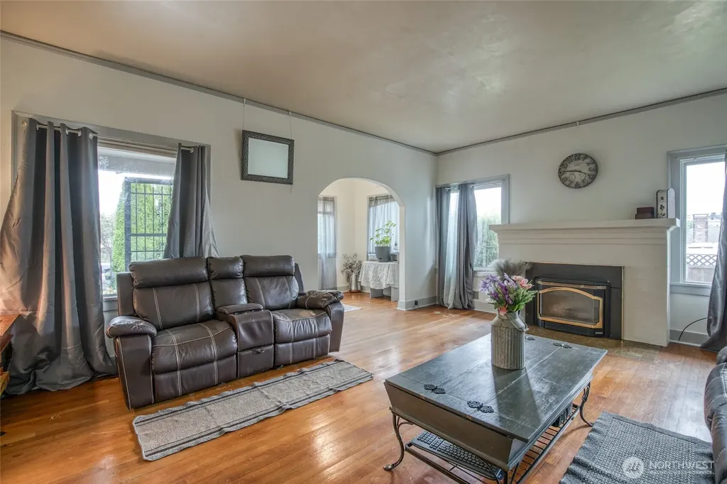 323 N Main Street Montesano WA 98563