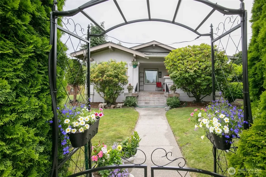 323 N Main Street Montesano WA 98563