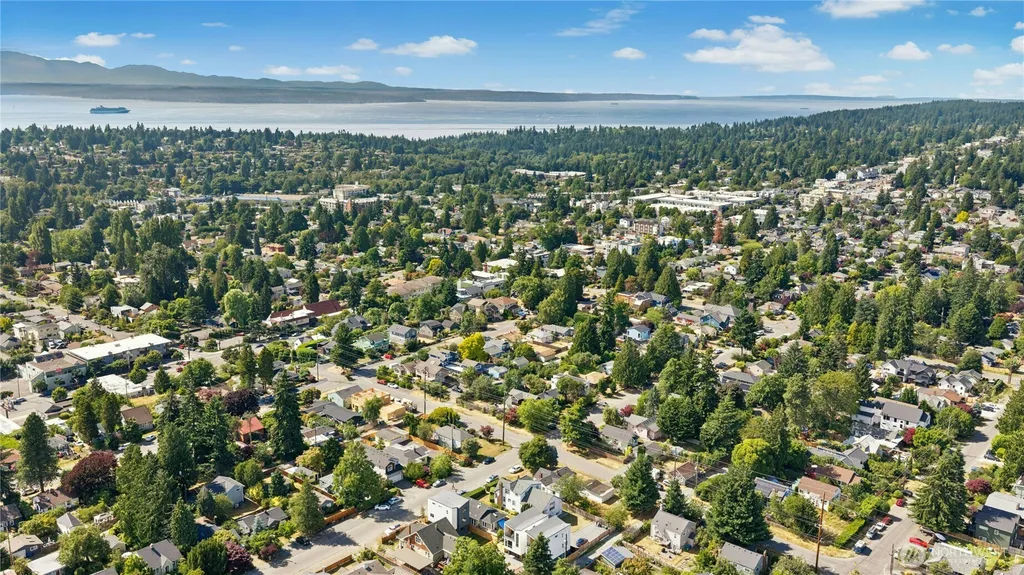 9242 Dayton Avenue N Seattle WA 98103