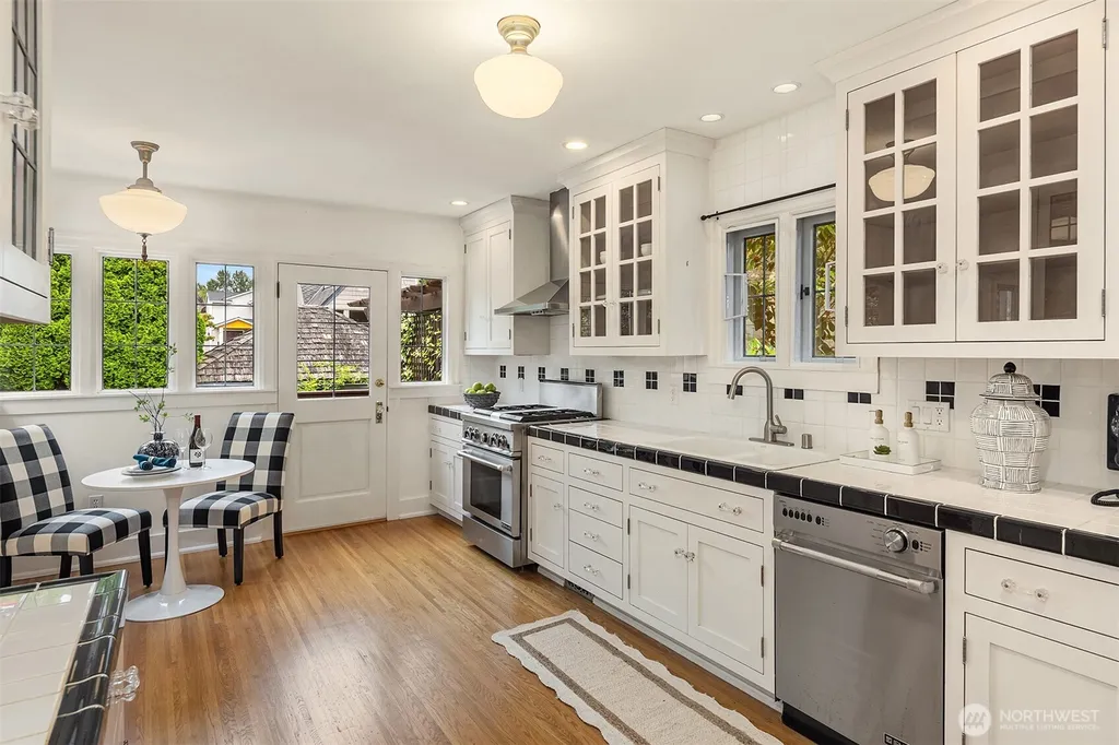4322 NE 43rd Street Seattle WA 98105