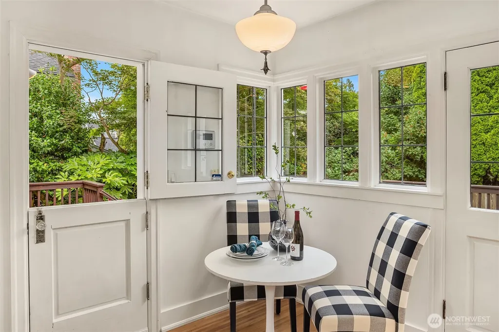 4322 NE 43rd Street Seattle WA 98105