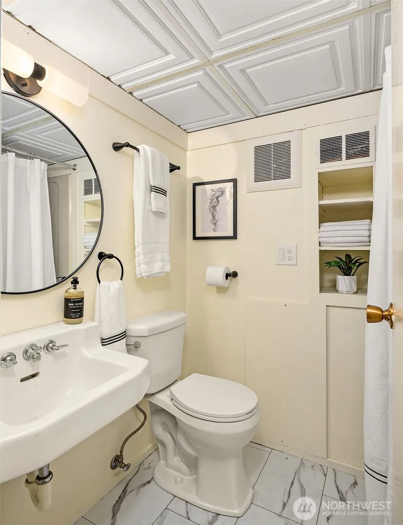 4322 NE 43rd Street Seattle WA 98105
