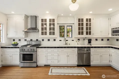 4322 NE 43rd Street Seattle WA 98105