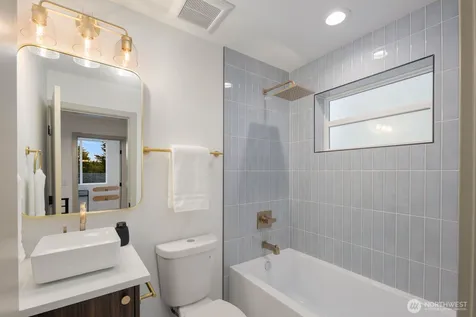 5921 32nd Avenue SW Seattle WA 98126