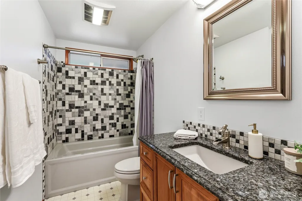 4060 Chinook Place NW Bremerton WA 98312