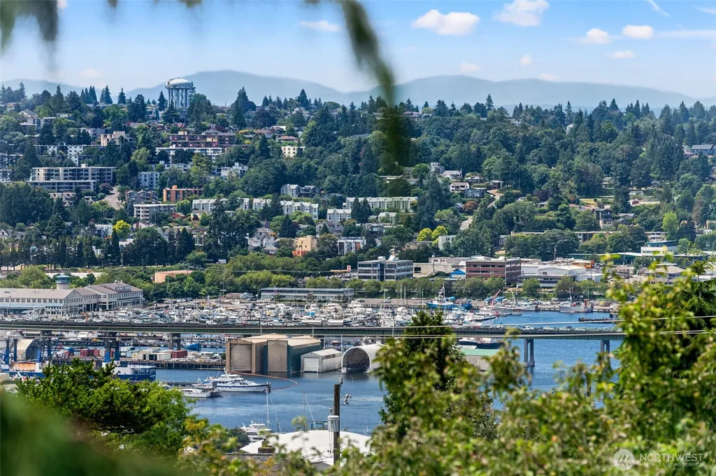 323 N 48th Street Seattle WA 98103