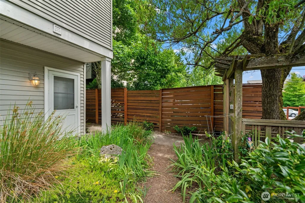 323 N 48th Street Seattle WA 98103