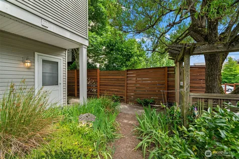323 N 48th Street Seattle WA 98103
