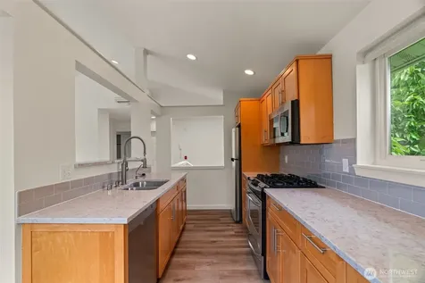 323 N 48th Street Seattle WA 98103