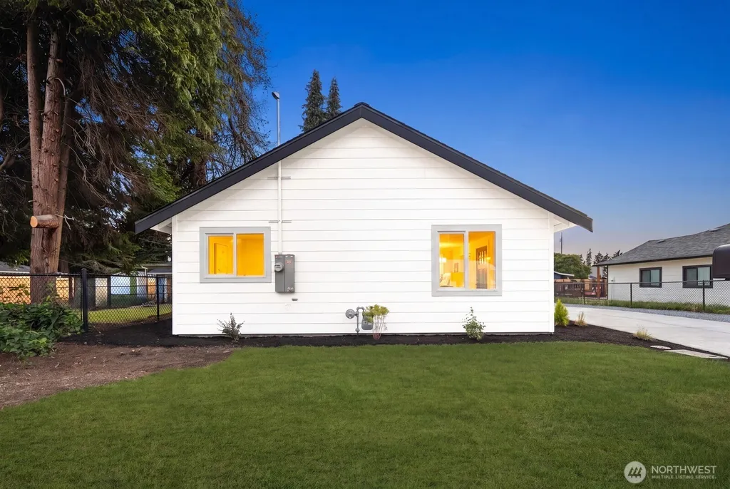 2105 D St SE Auburn WA 98002