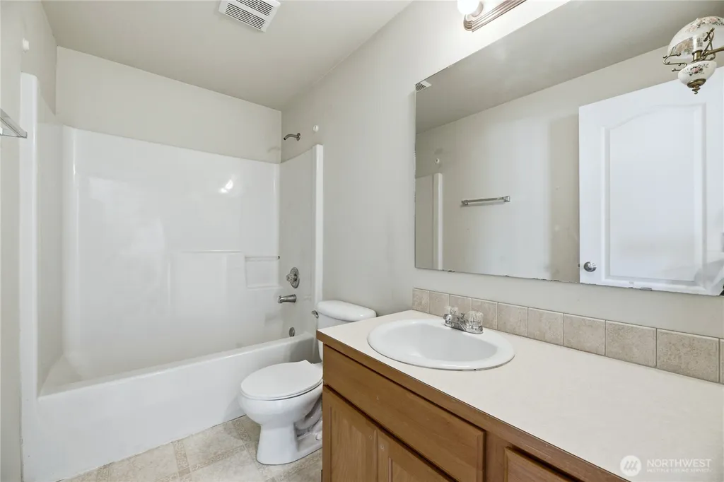 229 W Easton Avenue Eatonville WA 98328