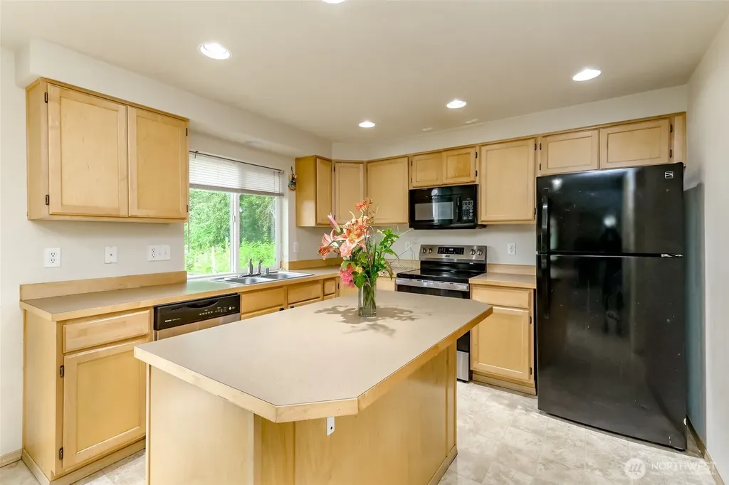 113 5th Avenue SW Pacific WA 98047