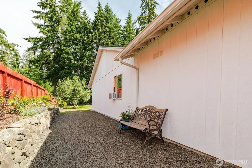 171 E Skylark Court Allyn WA 98524