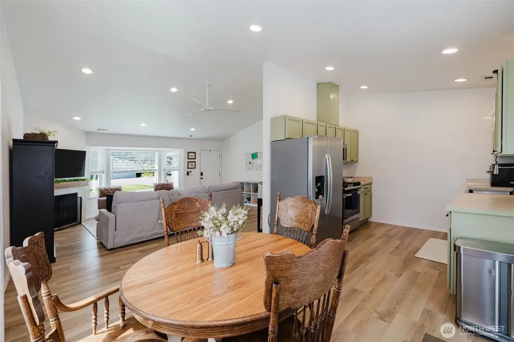 171 E Skylark Court Allyn WA 98524