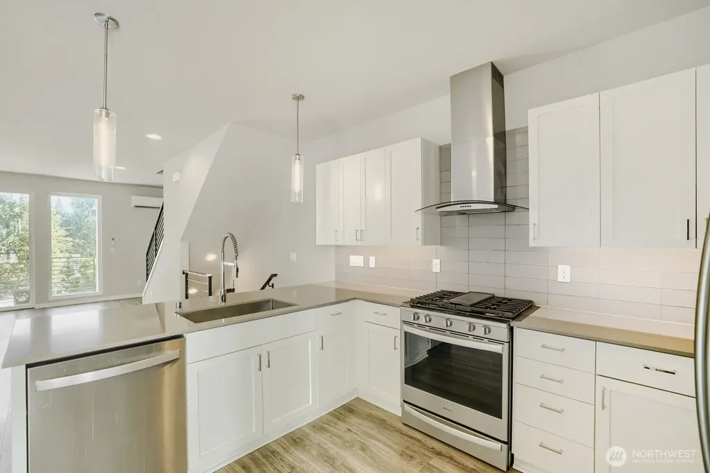 8607 22nd Place NE Seattle WA 98115