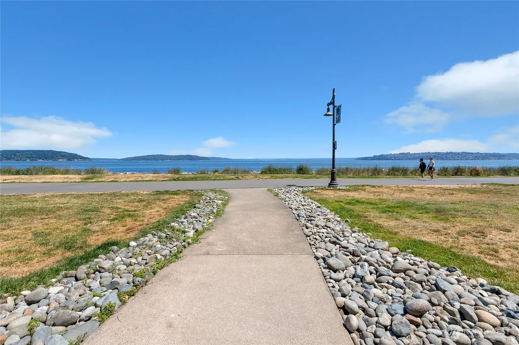 5105 Grand Loop Tacoma WA 98407