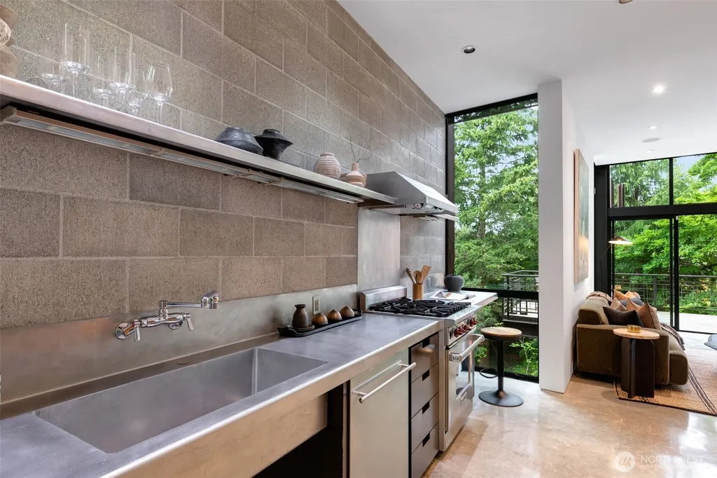 1701 33rd Avenue Seattle WA 98122
