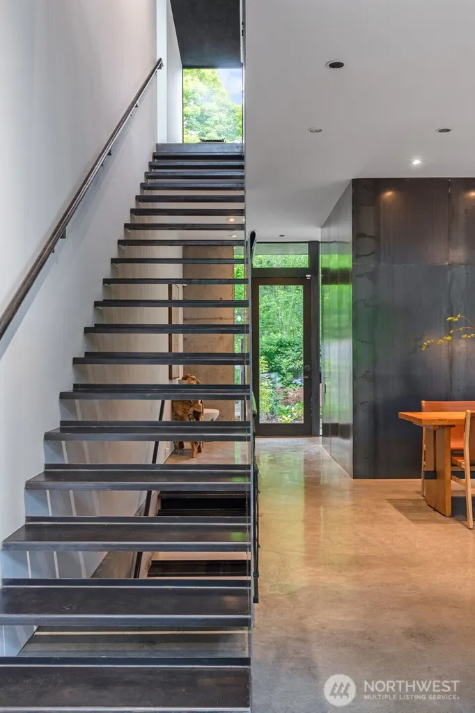 1701 33rd Avenue Seattle WA 98122