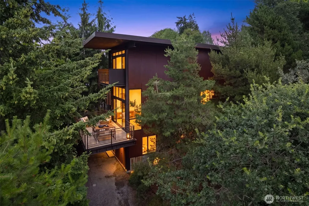 1701 33rd Avenue Seattle WA 98122