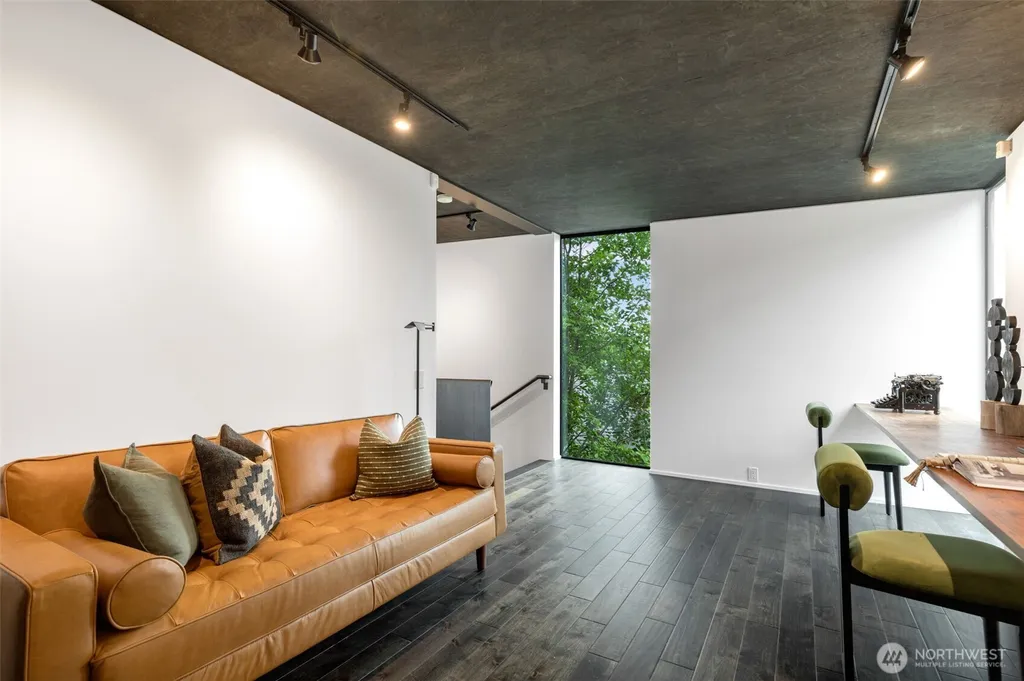 1701 33rd Avenue Seattle WA 98122
