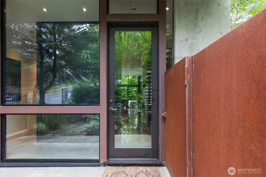 1701 33rd Avenue Seattle WA 98122