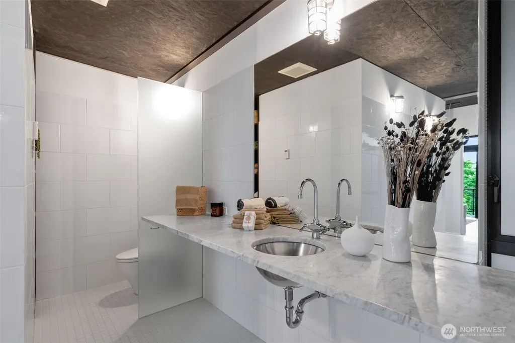 1701 33rd Avenue Seattle WA 98122