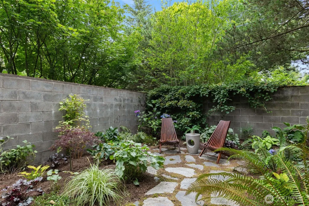 1701 33rd Avenue Seattle WA 98122