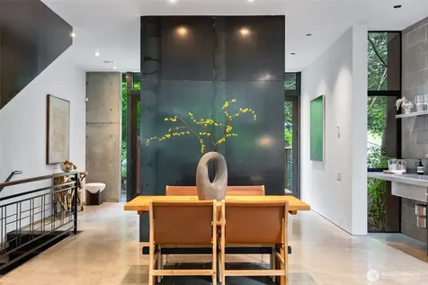 1701 33rd Avenue Seattle WA 98122