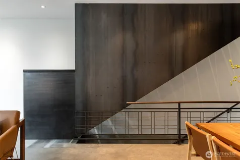1701 33rd Avenue Seattle WA 98122