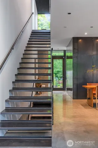 1701 33rd Avenue Seattle WA 98122