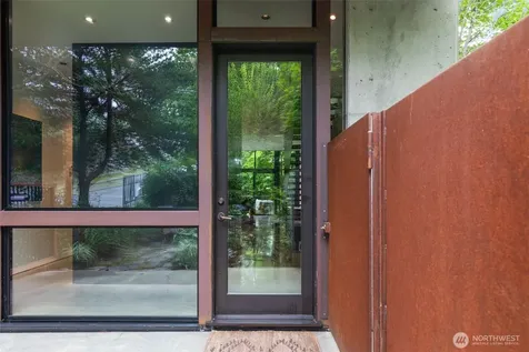 1701 33rd Avenue Seattle WA 98122