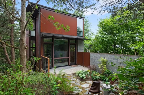 1701 33rd Avenue Seattle WA 98122