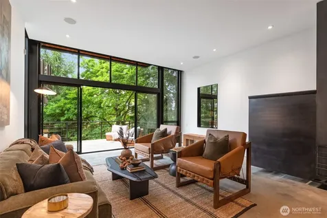 1701 33rd Avenue Seattle WA 98122